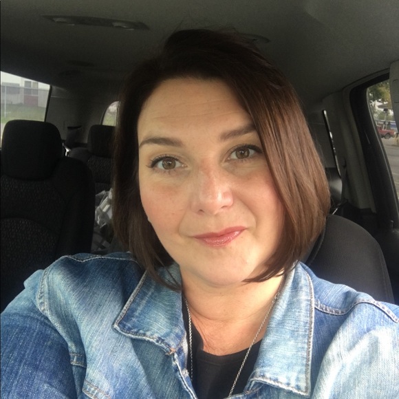 Meet your Posher, Jennifer - Picture 1 of 1